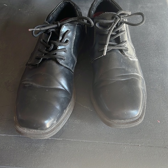 Boys Madison Ave Dress Shoes size 3 1/2 black - Picture 2 of 6
